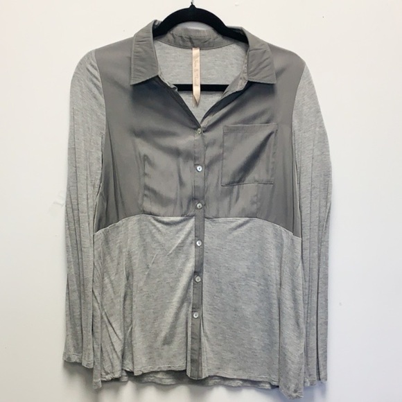 Hem & thread two tone button down grey blouse - Picture 1 of 5